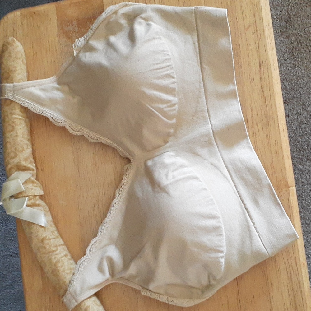 NWOT Size 2X Cara Mia Beige Bra EE93